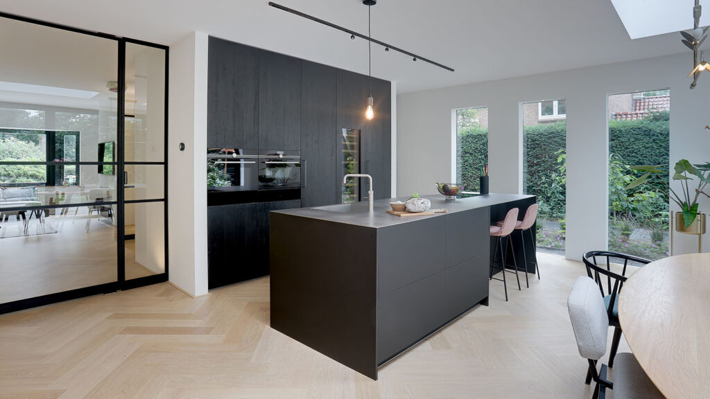 Fenix-keuken-bysensakeukens-met-visgraat