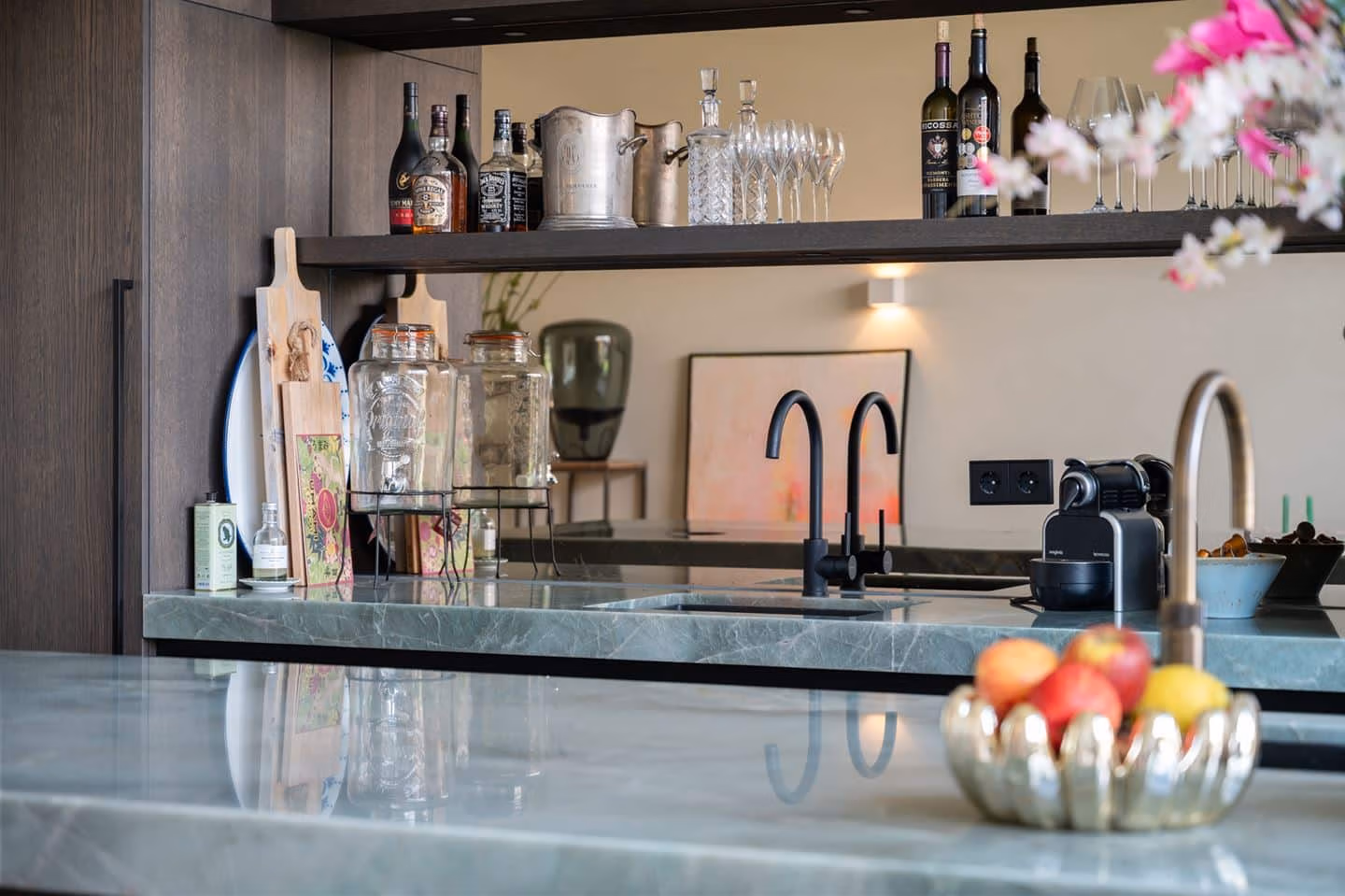 keuken met luxe kwartsiet blad in de kleur blauw